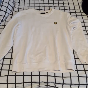 Tröja - Vit tröja.