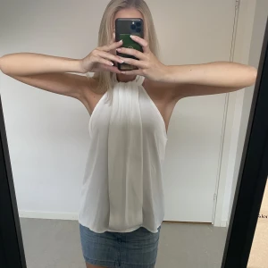 Vit blus - Jättesnygg vit blustopp!🤍🤍