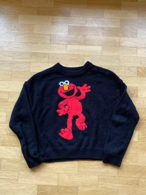 Elmo Crewneck H&M - Väldigt bra skick. Bara använd ca 3 gånger sen jag köpte ca 2020. Säljs inte längre