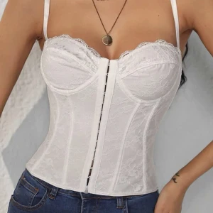 Korsettopp - Köparen står för frakt 60kr