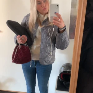 Mango jacka  - Så snygg jacka från mango!! I grå/blå 🙌🏽🙌🏽😇