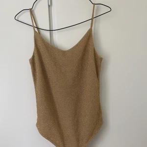 Body - Aldrig använd body. Storlek S men passar även XS.