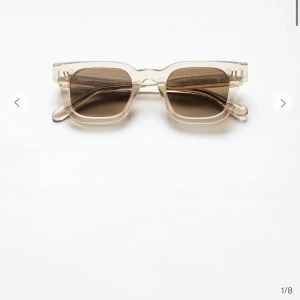 Chimi 04 ecru  - Säljer mina chimis i storlek 04 och färg ecru. Använda fåtal gånger så alltså i bra skick, dust bag och låda tillkommer.   Pris kan diskuteras! 