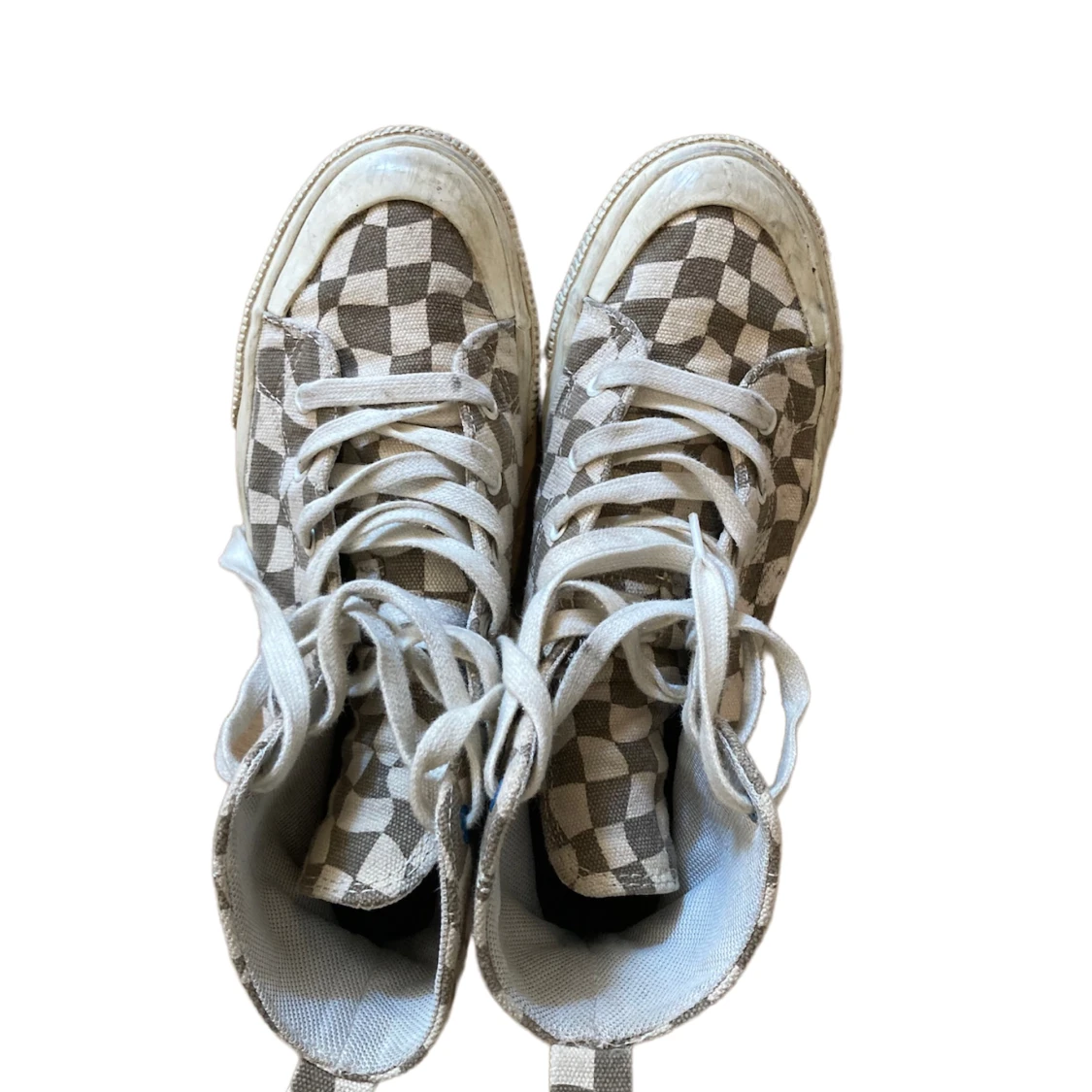 Rutiga sneakers med hög sula