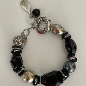 Svart armband  - Svart armband för 60kr🖤