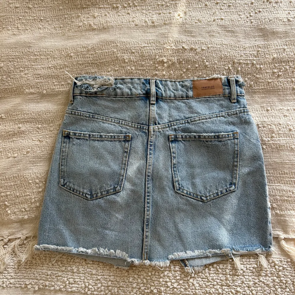 Denim kjol från zara.. Kjolar.