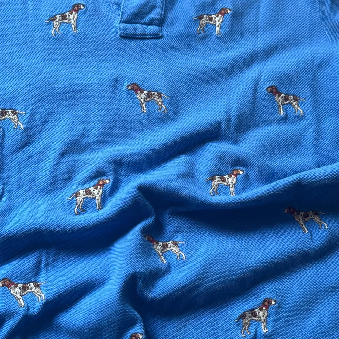 Blå pikétröja med hundmotiv från Polo Ralph Lauren - 90