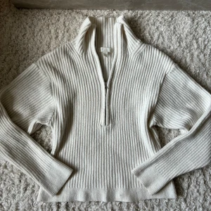 Stickad Tröja  - Stickad tröja från H&M. 