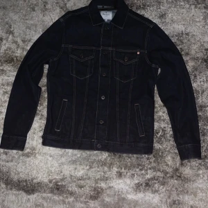Pepe jeans jeans jacka  - Helt ny pepe jeans jeans jacka har aldrig använt den den är i helt nyskick inköpt på Zalando för 1400kr 