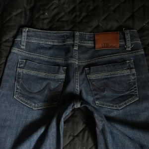 Så snygga LTB jeans 😍 - Säljer dessa ur snygga ltb jeans i modellen valerie bootcut. Tyvärr försmå för mig 😫🩷 Mycket bra skick!! 🎀 In: 80 Midjemått: 76