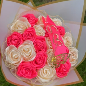 Rosa rosbukett  - Handgjort rosbukett med satin tyg😍😍beställ för en favorit person 