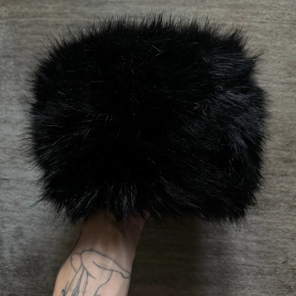 Fet fur hat går styla bra. Accessoarer.