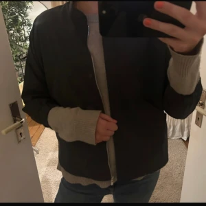 Trekvartsärmad bomberjacka  - Super snygg bomberjacka 💗