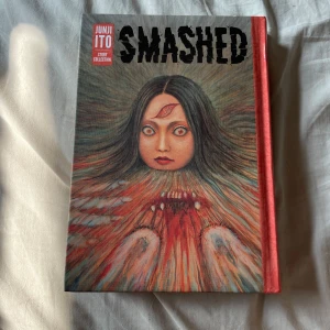 Junji Ito - Smashed Manga - mycket sparsamt använd, läst en gång. texten är på engelska :) 