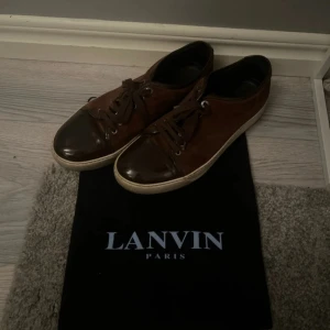 Lanvin Cap Toe - Säljer ett par Lanvin Cap Toe i färgen Brun, bra skick, storlek 45.  