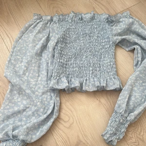 Blommig top - Från Nelly💗