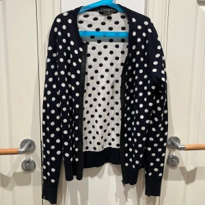 Prickig cardigan  - Jättecutie, fint skick!