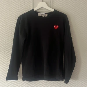 Cdg tröja - Använt en del men fortfarande i fint skick