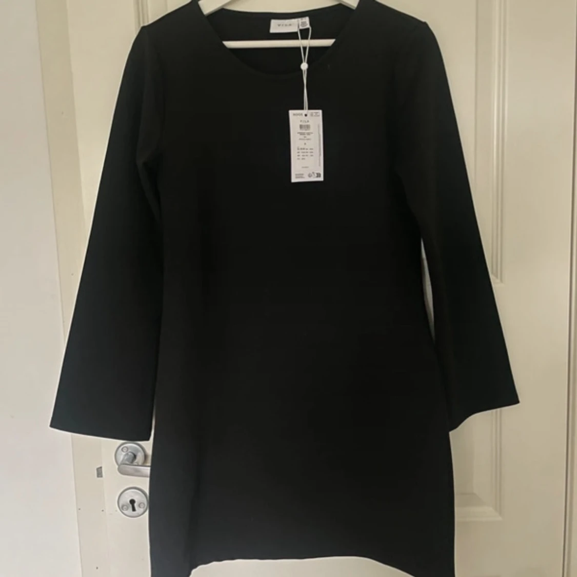 Oanvänd långärmad klänning  - 90