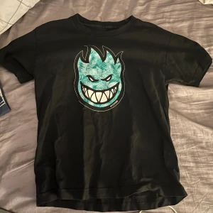 Spitfire Tröja - Tröja från skatemärket spitfire. Säljer för att den aldrig användes. Storlek XS