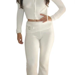 Stickat set  - Säljer detta jätte populära set pga att de är för korta i benen❤️