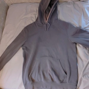 Grå Hoodie från h&m  - Grå Hoodie från h&m i storlek S