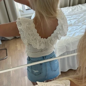 Spets topp  - Så fin stickad tröja med volanger på från zara💋