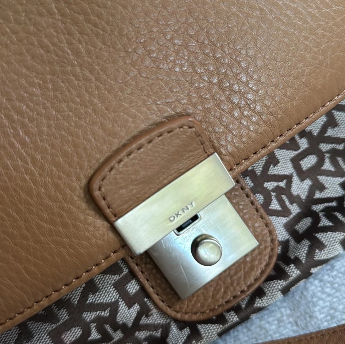 DKNY väska  - 91