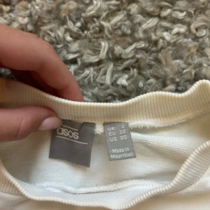 sweatshirt  - säljer denna fina sweatshirt då den ej kommer till användning längre