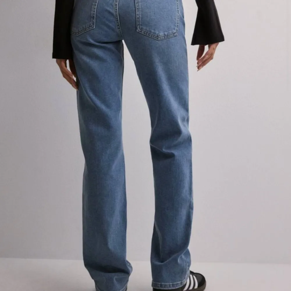 Använd då och då. Säljer då den inte längre kommer till användning. Bra skick. Köpt för 600kr. Jeans & Byxor.