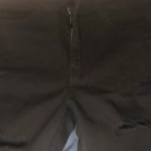 Jeans med hål - Ihåliga svarta jeans, högmidjade