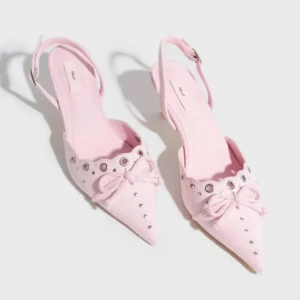 Nelly klackar rosa - Strl 39, använda men fortfarande fint skick! Säljer då de tyvärr är lite stora på mig🥲💞 nypris 549:- och helt slutsålda på nellys hemsida