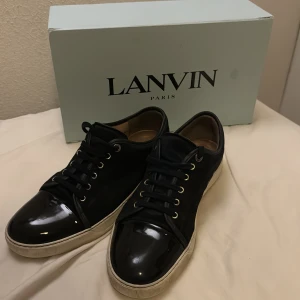 Lanvins - Säljer dessa feta marinblåa lanvins. Har använt de ganska mycket. Men det är bra skick 8/10. Skriv ifall ni undrar något eller för fler bilder. 