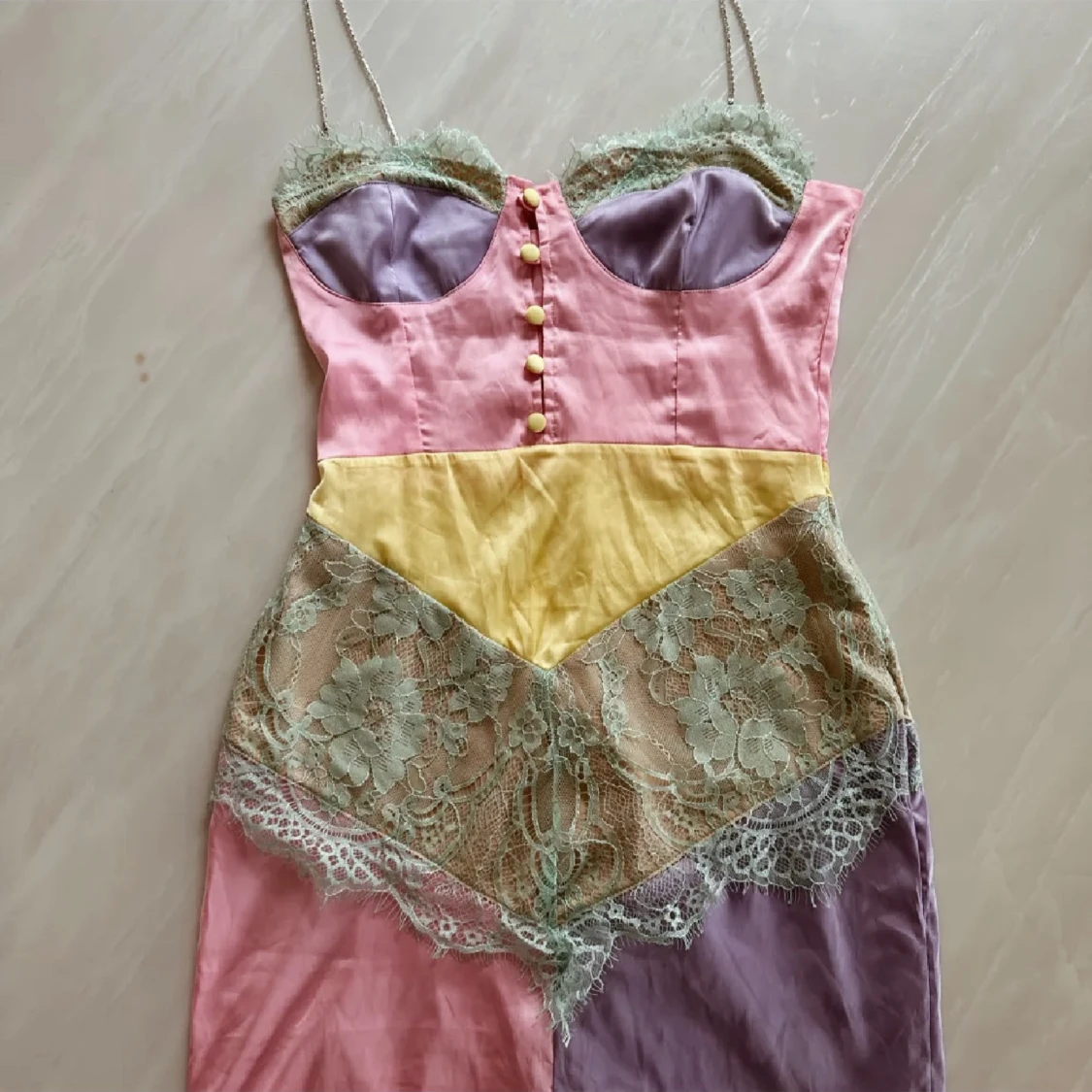 En klänning med färger  - 91