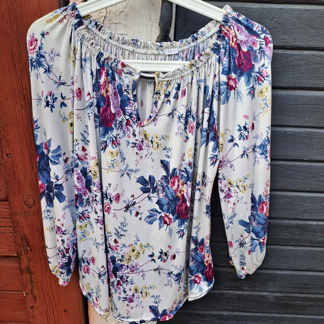 Mönstrad blus stl M