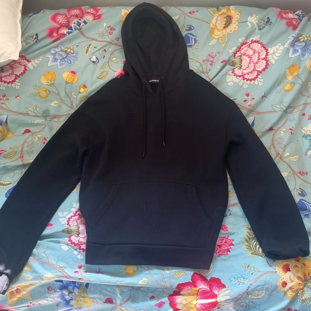 Aldrig använd. Jätte skönt material på insidan. . Hoodies.