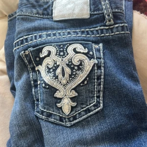 Säljer ett par super snygga miss me jeans !! - Snygga miss me jeans som är vintage 26/30 ❤️❤️ dom va för stora på mig❤️