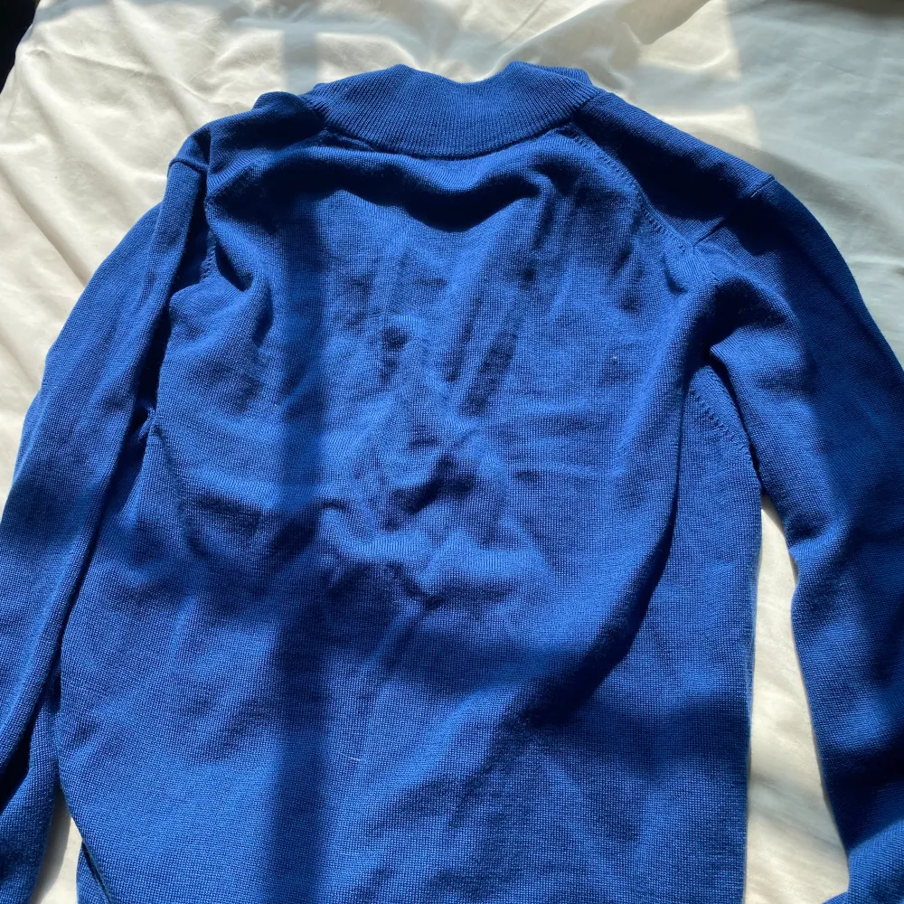 Helt ny J. Lindeberg half zip. AnvÀnd 1 gÄng, sÀljer för att den var för liten. Nypris ligger runt 1600kr. DÄ mitt pris Àr 1000kr. Hör av er vid minsta frÄga.. Neuletakit & Villapaidat.