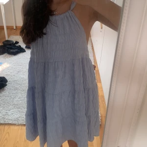 Somrig klänning  - Sötaste klänningen från bershka, ljusblå och luftig, ljusterbar i ryggen 🌸🌸