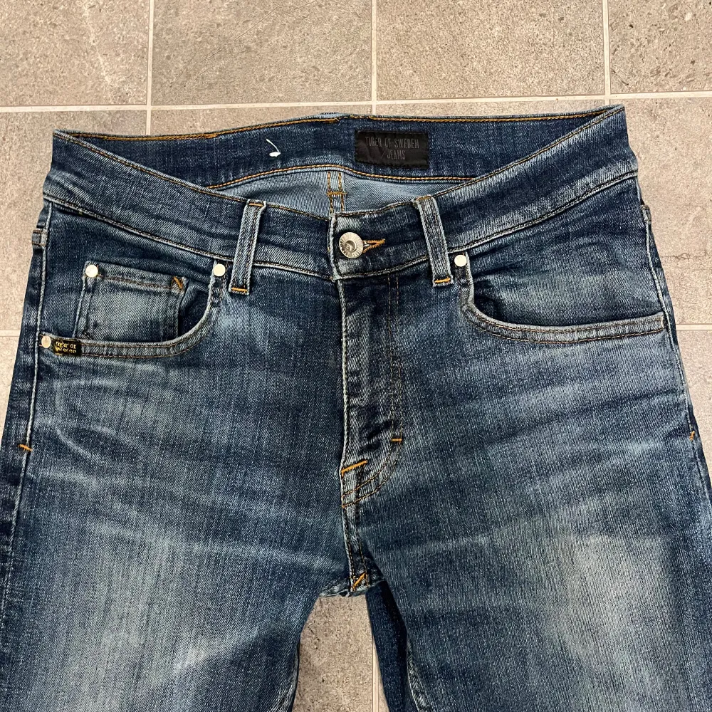 Säljer dessa Tiger of Sweden Jeans ”Slim” i storlek W30/L30. Skick 9/10 (Inga defekter eller tecken på användning). Kontakta vid frågor eller funderingar.. Jeans & Byxor.