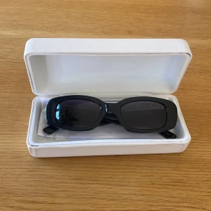 Chimi solglasögon  - Som nya! Köpte innan sommaren men användes knappt. 