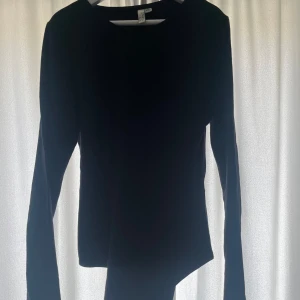 Nelly Body - En svart body från Nelly, som endast är använd en gång.💗