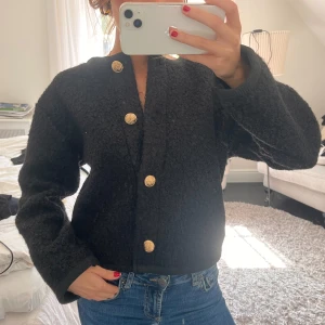 Jacka - Så fin jacka från Gina, aldrig anvönd, lappen kvar🖤