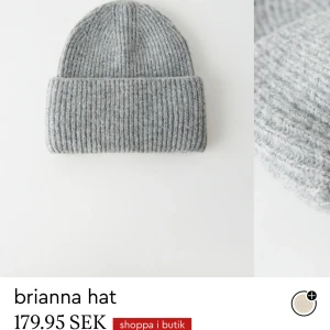 Vinter mössa - Super fin mössa från ginatricot, som man kan se på andra bilden har den lite smink innanför, det syns inte när man har på sig den! Helt slutsåld på hemsidan💞