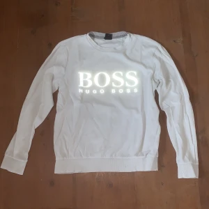 Hugo boss tröja - Hugo boss tröja i skick 5/10