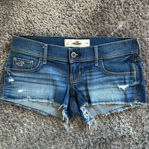 Lågmidjade Hollister shorts - Fina lågmidjade hollister shorts i bra skick!💕använts fåtal gånger!💕