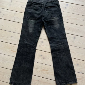 Jeans Stone Wash - Snygg färg och cut Strl 30/32