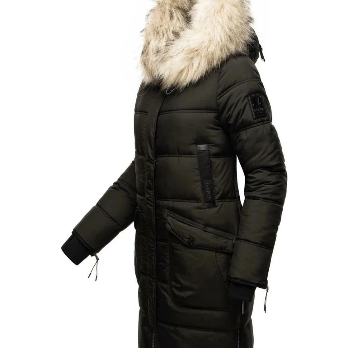 Svart pufferjacka med pälsdetaljer - 90
