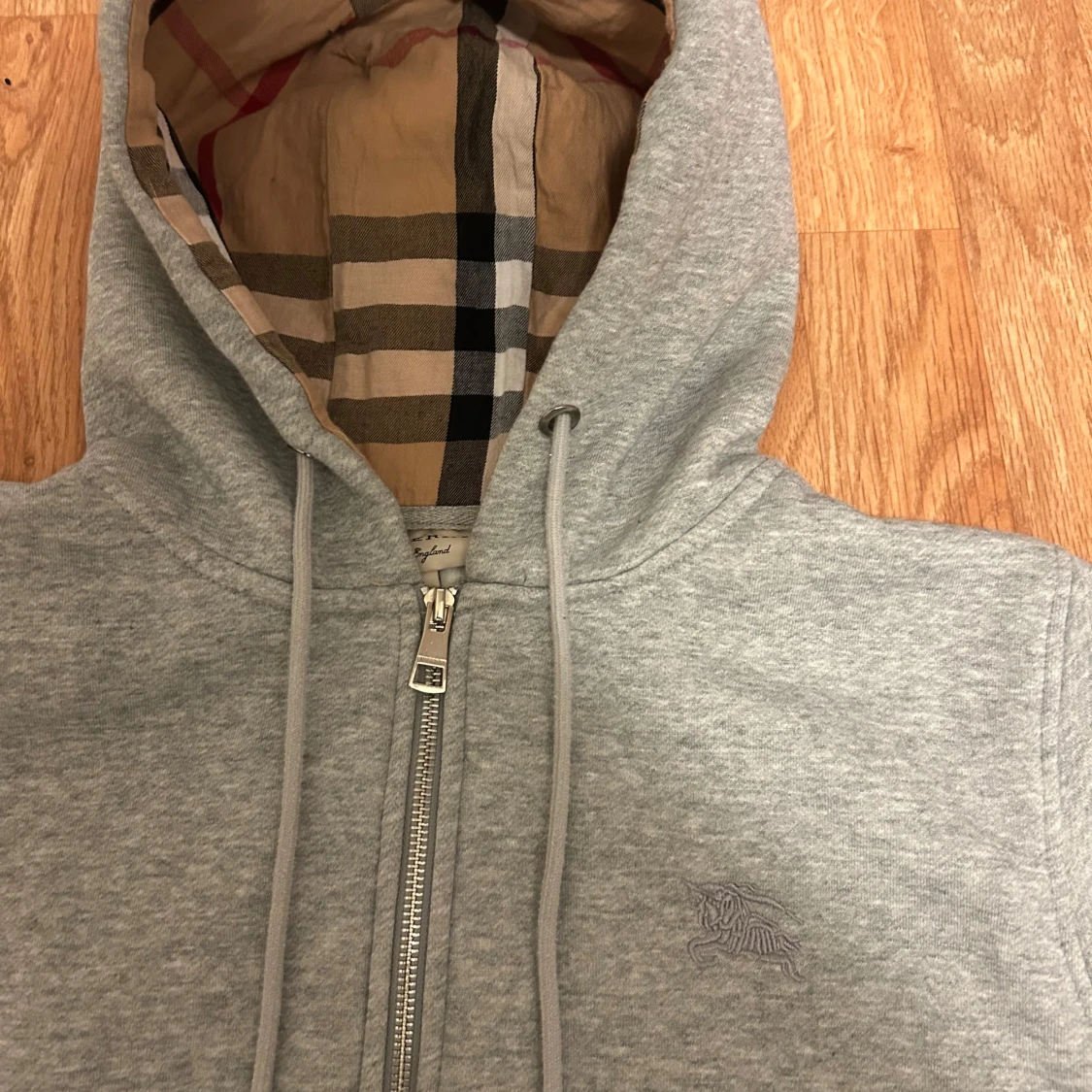 Grå hoodie från Burberry - 90