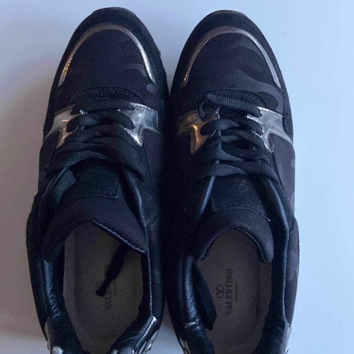 Svarta Valentino rockrunners - 90